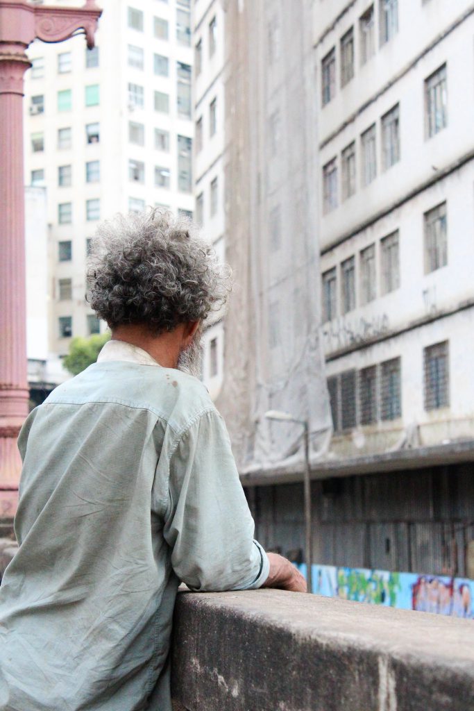 CAFÉ DAS ARTES: ARQUITETURA URBANA, A CIDADE E A ALTERIDADE
