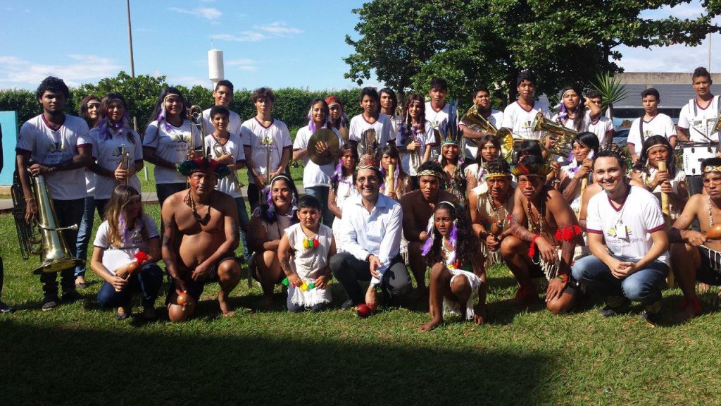 PRESIDENTE DA OI É HOMENAGEADO PELOS ÍNDIOS GUARANI-KAIOWÁ E TERENA EM CAMPO GRANDE
