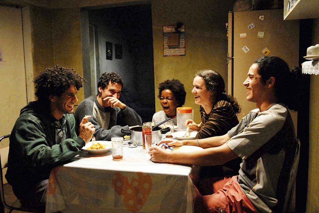 CINEMA NO PÁTIO – Edição Mês das Mães