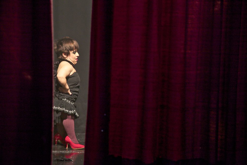 DESFILE INCLUSIVO – A MODA ESTÁ EM BAIXA