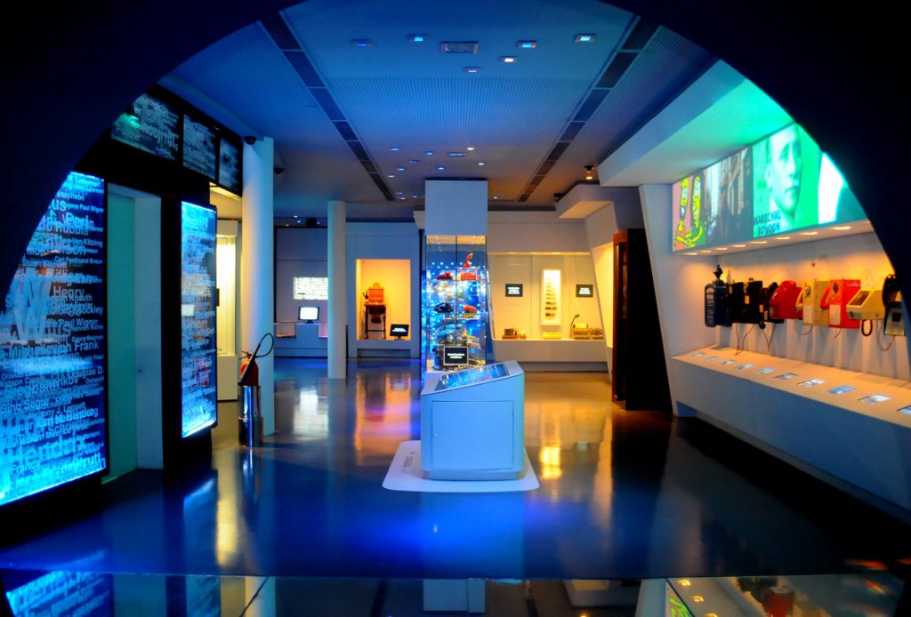  Museus são mais que prédios, instalações e coleções. Museus são mais que espaços de guarda e exibição de acervos. 