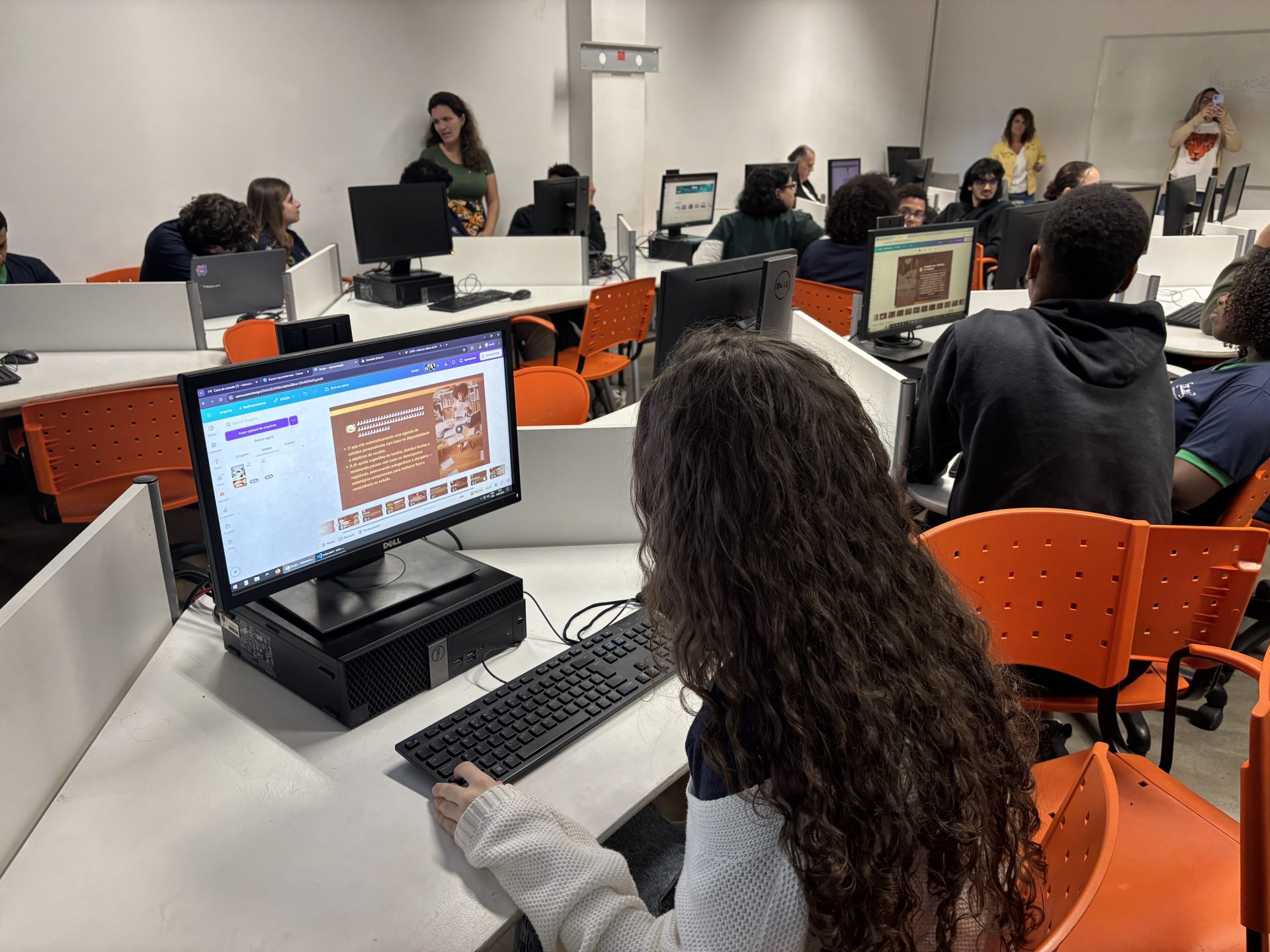 HackaNAVE promove maratona de inovação e mobiliza estudantes em torno da educação e da tecnologia