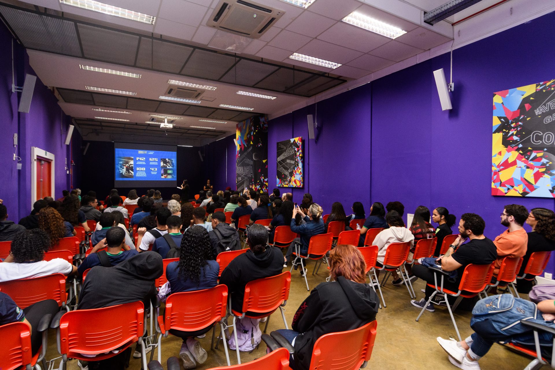 NAVE em Órbita II está no ar com formação gratuita para jovens de todo o país!