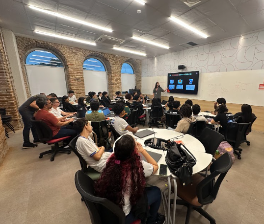 Segurança digital na prática: Cyberthon aproximou estudantes do NAVE de desafios reais da cibersegurança